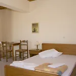 Pythos Aparthotel
