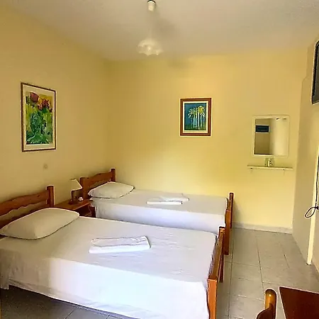 Pythos Apartahotel